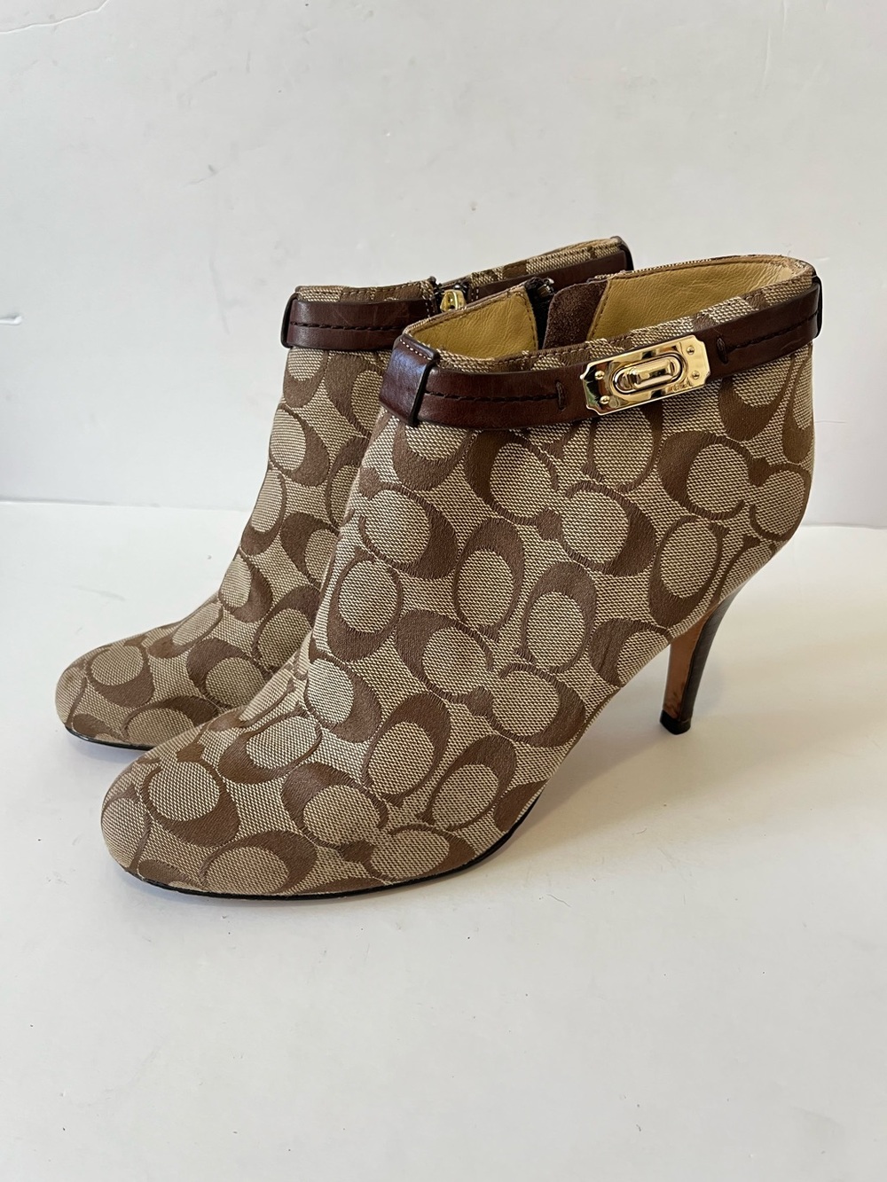 Coach Bennett Beige Brown Signature Canvas Ankle Booties heel size 9B - Picture 10 of 10